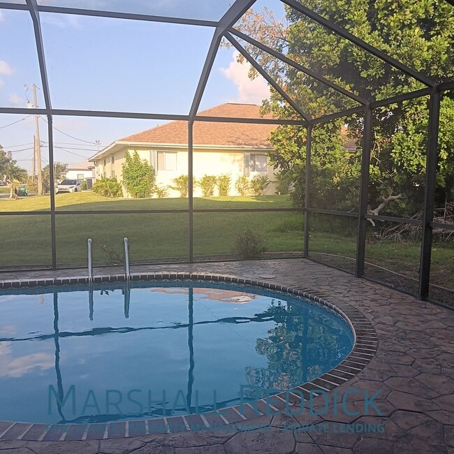 Building Photo - 2 bed 2 bath with a pool