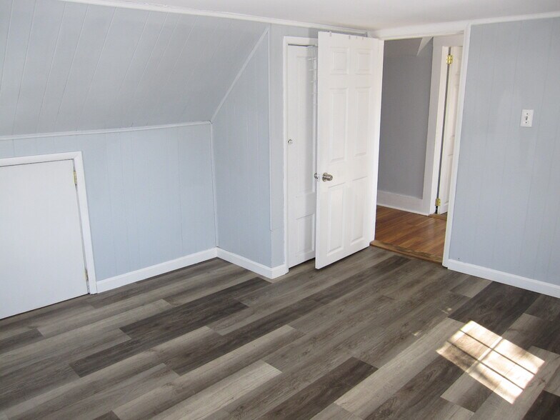 Building Photo - 6 Cart Path