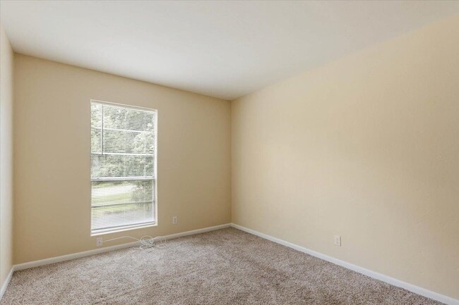 Building Photo - 1557 Live Oak Dr