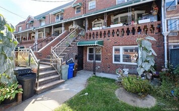 Building Photo - 724 E 96th St