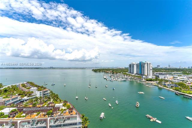 Building Photo - 10 Venetian Way