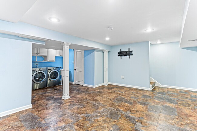 Building Photo - 39890 Edmundton St
