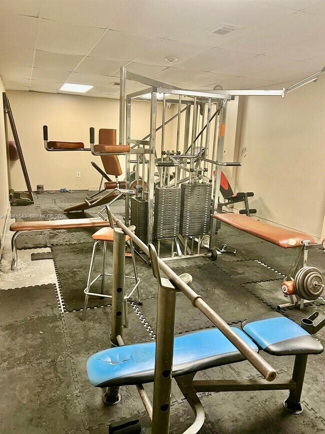 Building Photo - 2903 N Miami Beach Blvd