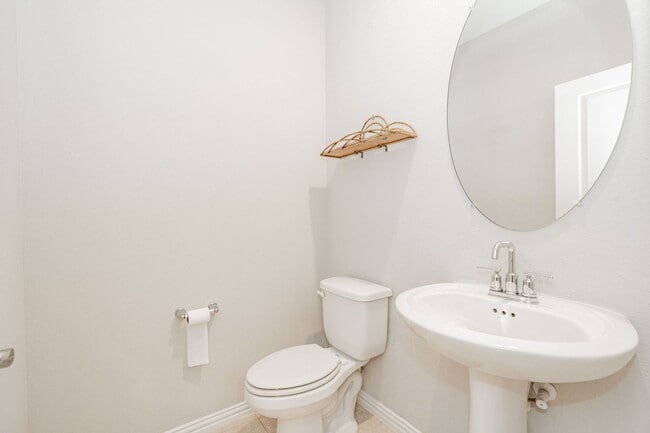 Building Photo - Stunning 3-bedroom, 2.5-bathroom with office.