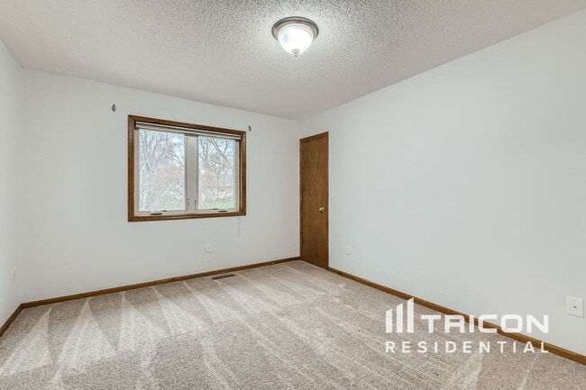 Building Photo - 739 Ashley Dr