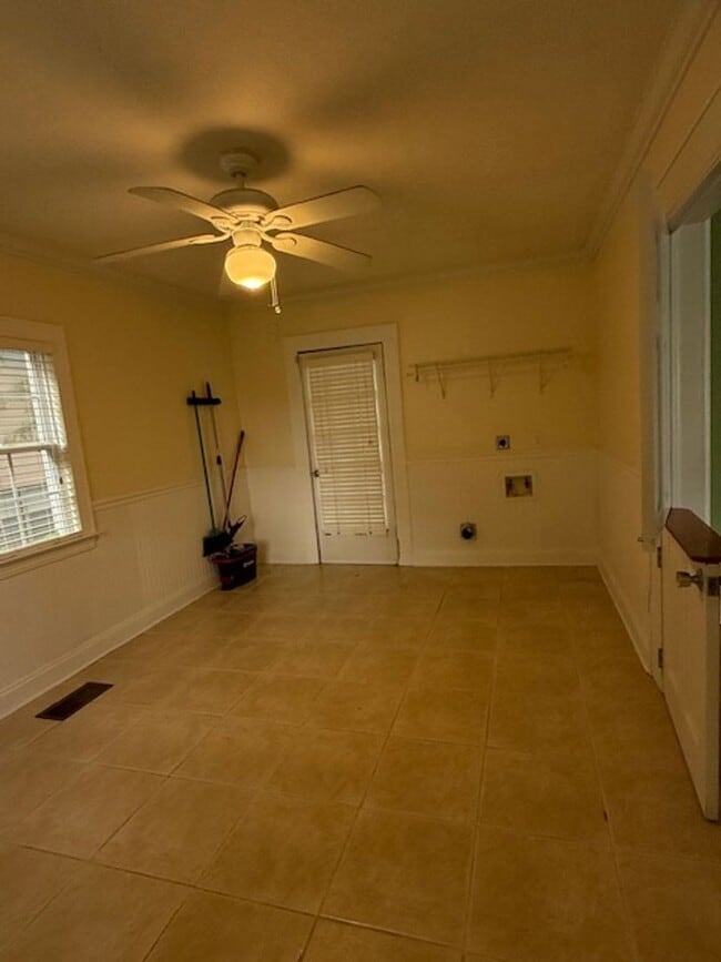 Building Photo - Commercial or Residential