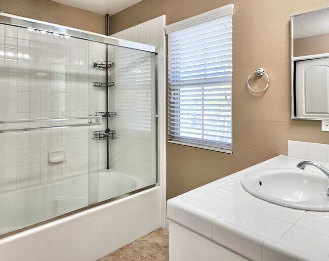 Building Photo - 112 Hedge Bloom