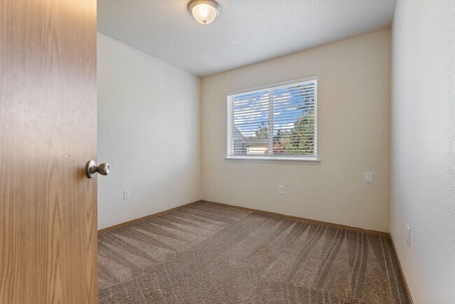 Building Photo - Spacious 4-Bedroom Home in SE Portland