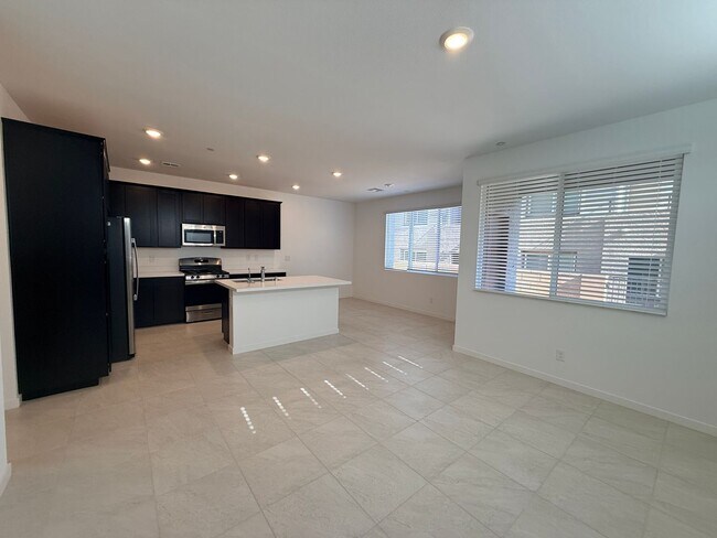 Building Photo - Brand new, never-lived-in Lennar corner end-unit townhome offering exceptional natural light thro...
