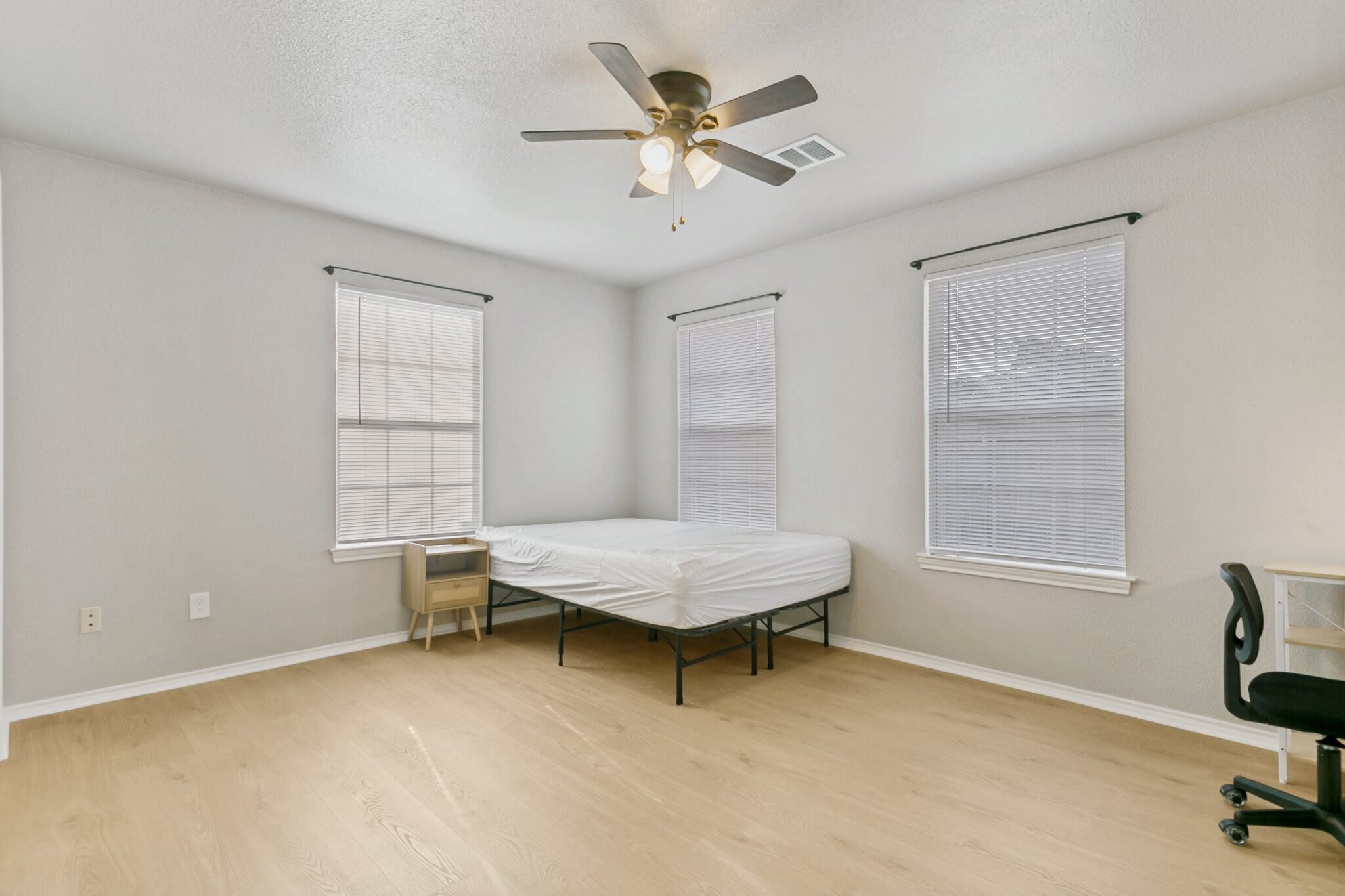 Building Photo - 107 S Crawford St