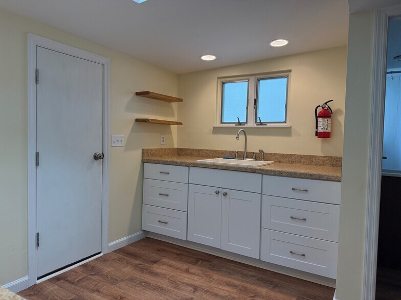 Building Photo - 590 Princeton Ave