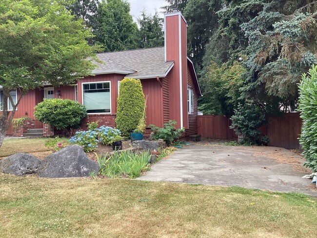 Building Photo - Charming Mukilteo Rambler in a Prime Location
