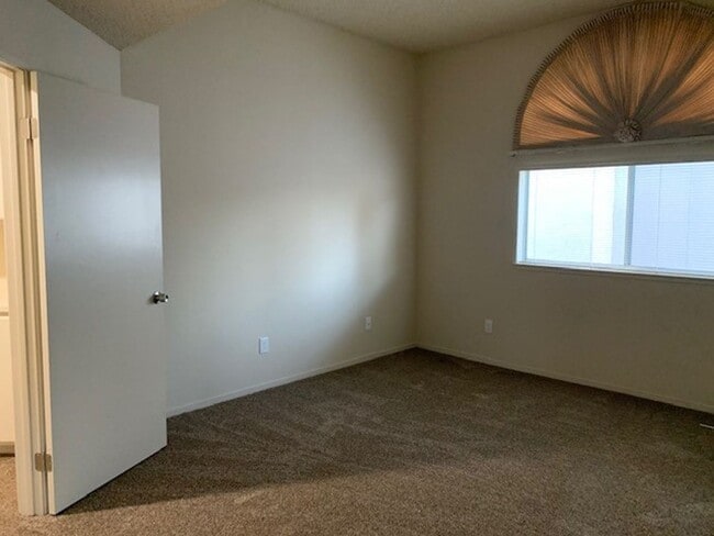 Building Photo - Multilevel townhome at City Homes East