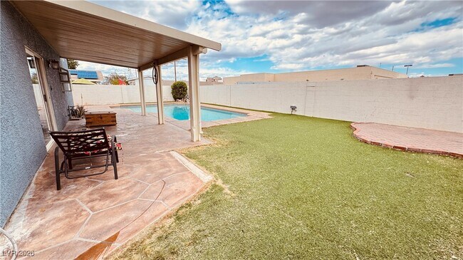 Building Photo - 201 Redstone St