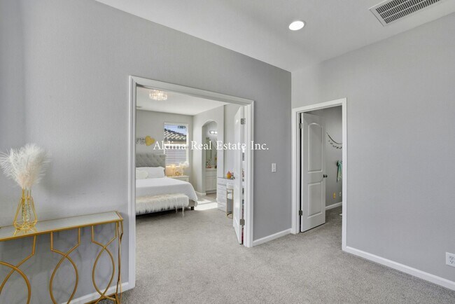 Building Photo - Monte Bella Community