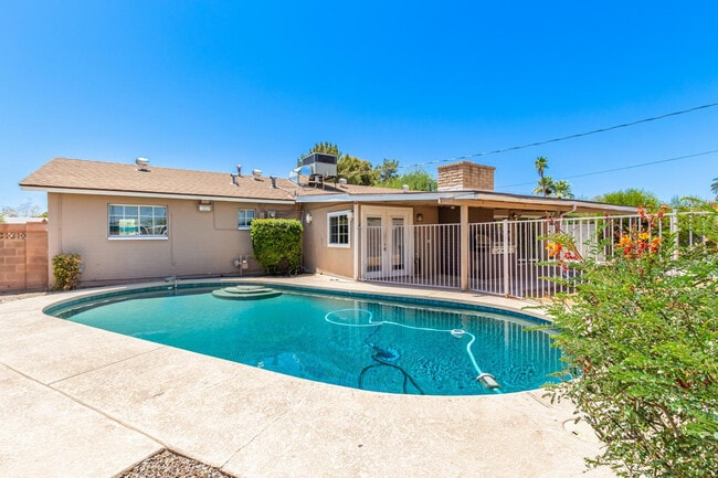 Building Photo - 1918 E Palmcroft Dr