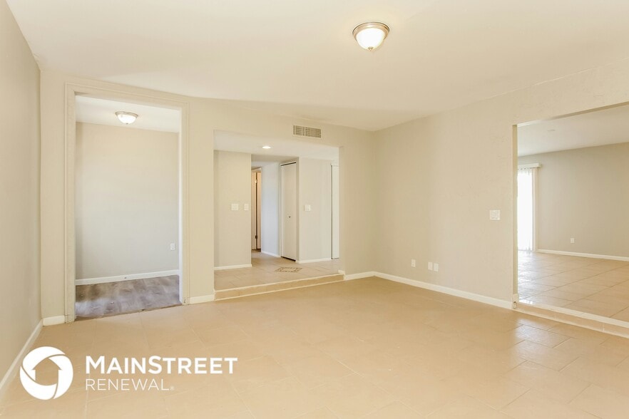 Building Photo - 10412 W Calle De Edens