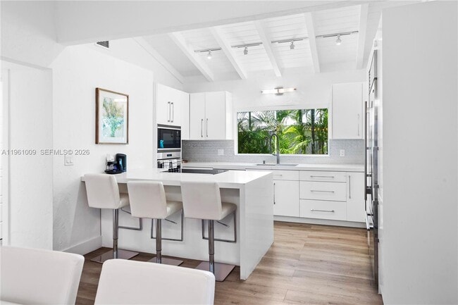 Building Photo - 253 N Coconut Ln