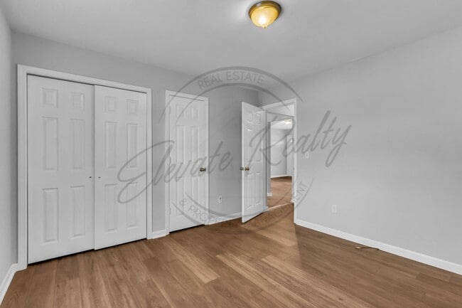 Building Photo - Two Bedroom Ranch Duplex in North Columbia (1/2 off first months rent)!