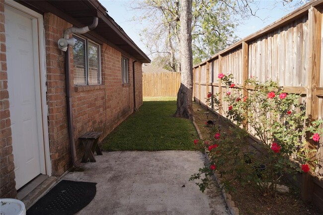 Building Photo - 1804 Flamingo Dr