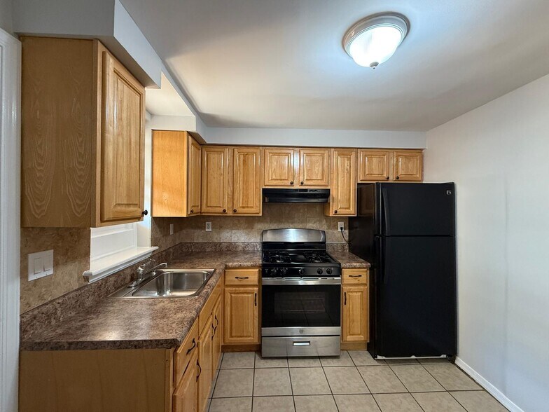Building Photo - 2668 Braddock St