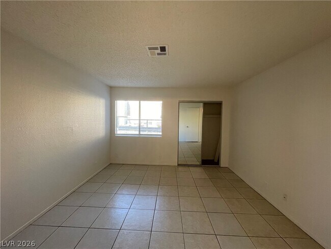 Building Photo - 3151 N Soaring Gulls Dr