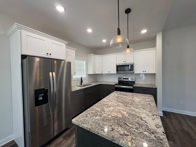 Building Photo - For Rent