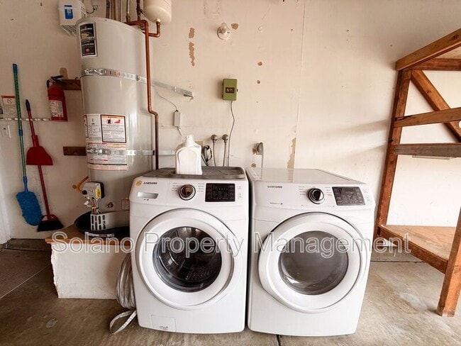 Building Photo - 950 Pembroke Way