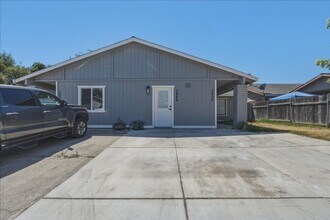 Building Photo - 3944-3944 Renick Way