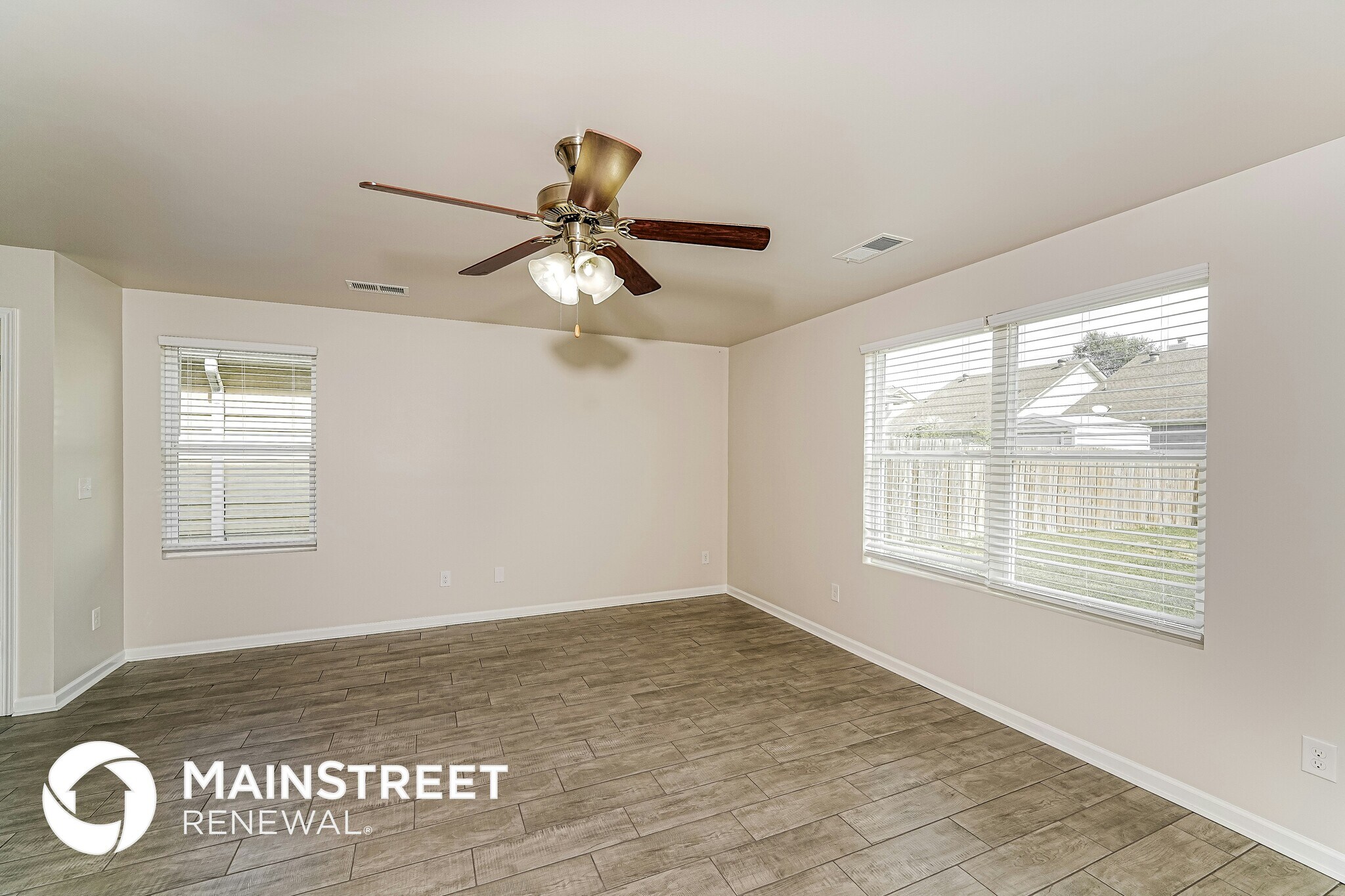 Building Photo - 855 Hawthorn Ln