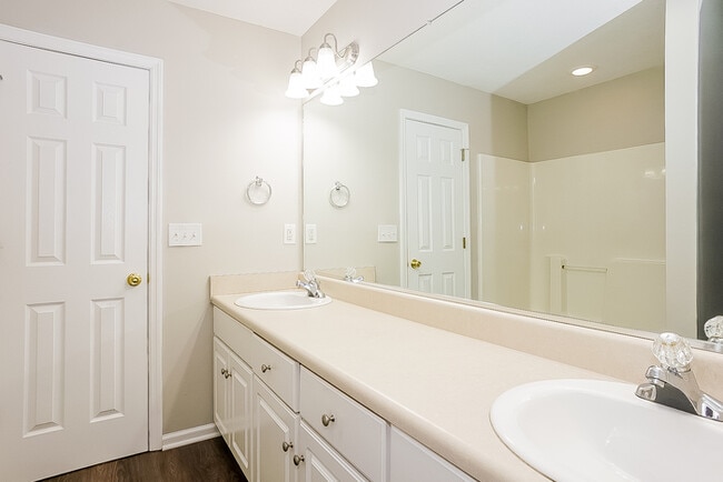 Building Photo - 557 Stirling Bridge Rd