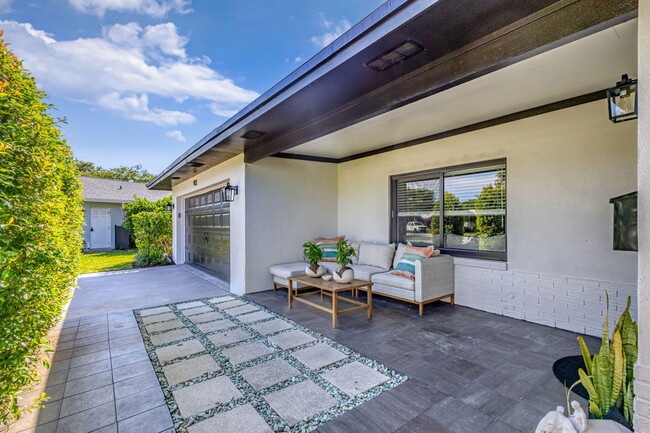 Building Photo - 932 Evergreen Dr