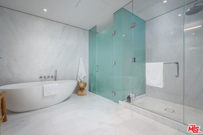 Building Photo - 9000 W 3rd St