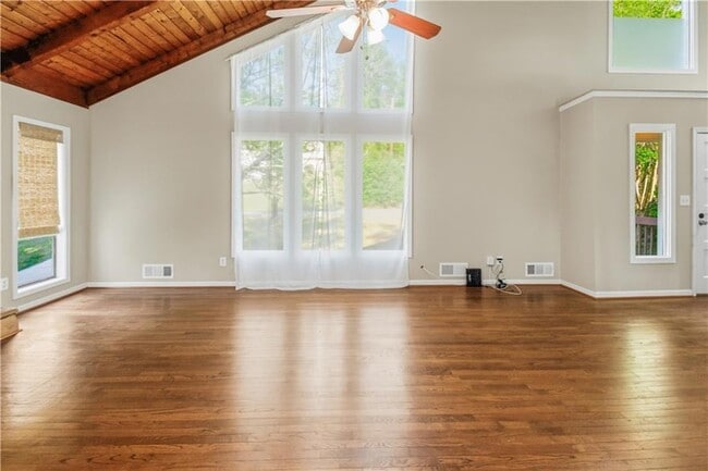 Building Photo - 3950 Lookout Point Dr