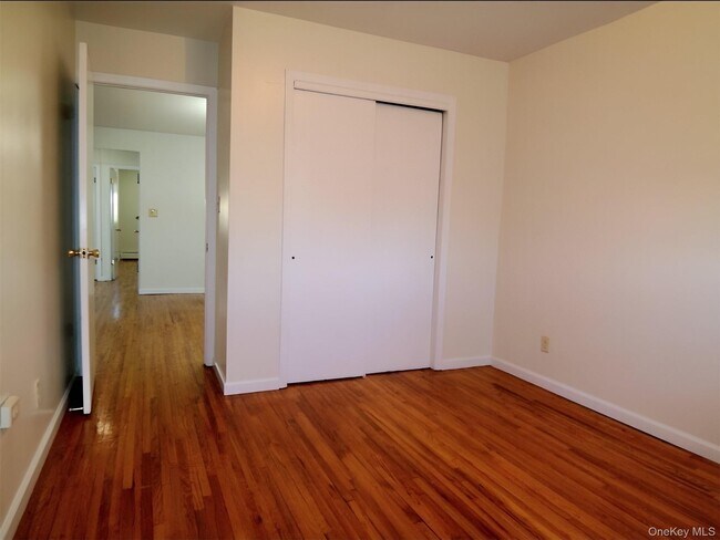 Building Photo - 1465 Burke Ave
