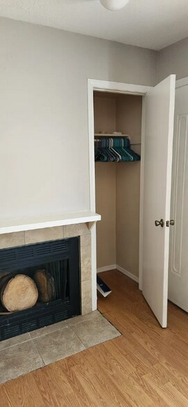 Building Photo - 17000 E Ford Dr