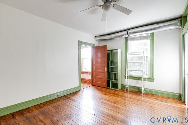 Building Photo - 430 S Pine St