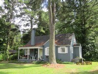 Building Photo - 915 College Cir N