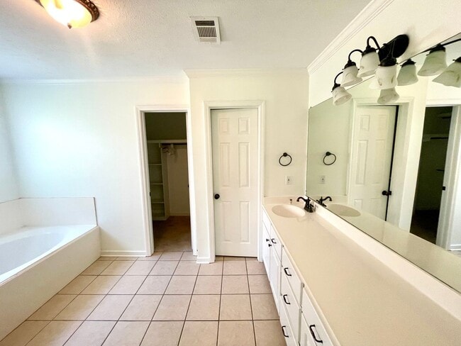 Building Photo - 3/2 Available for Rent in Oak Grove Subdiv...