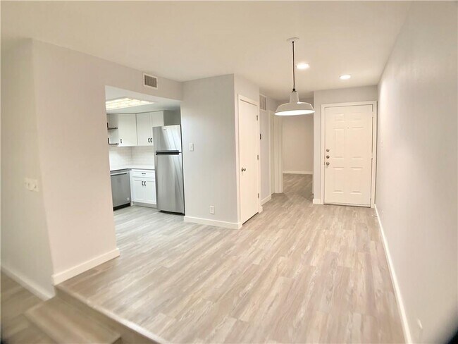 Building Photo - 1135 Barton Hills Dr