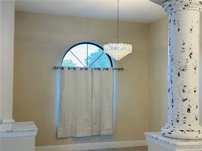 Building Photo - 5780 N Lena Dr