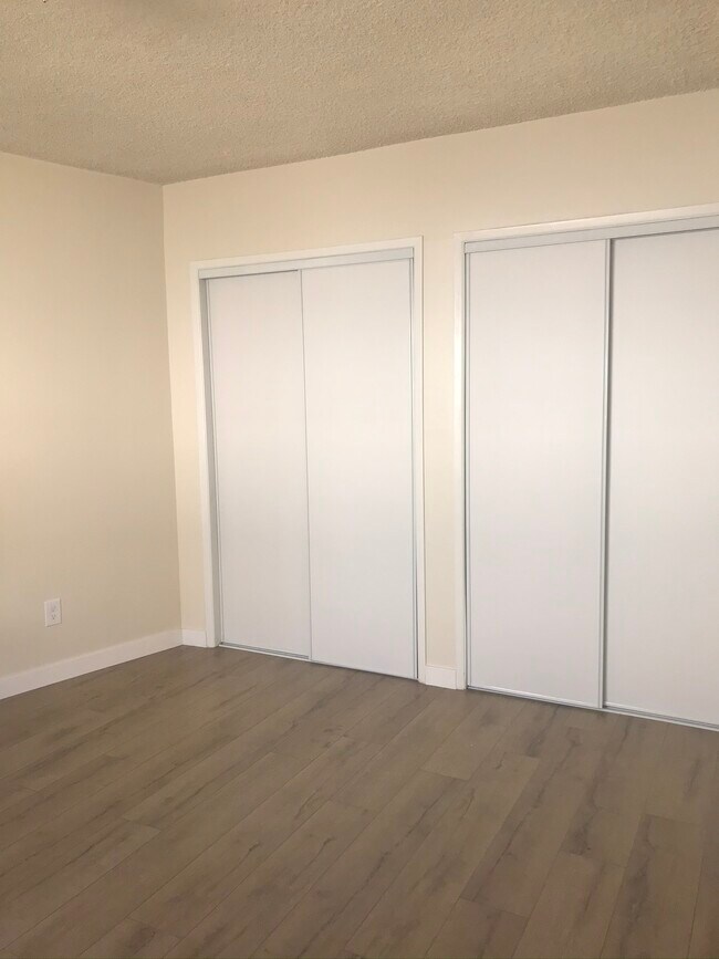 Walking closets - 8200 Owensmouth Ave
