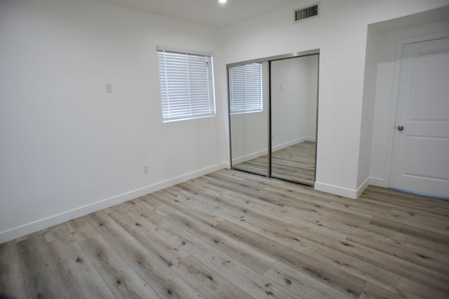 Building Photo - 2905 Alsace Ave