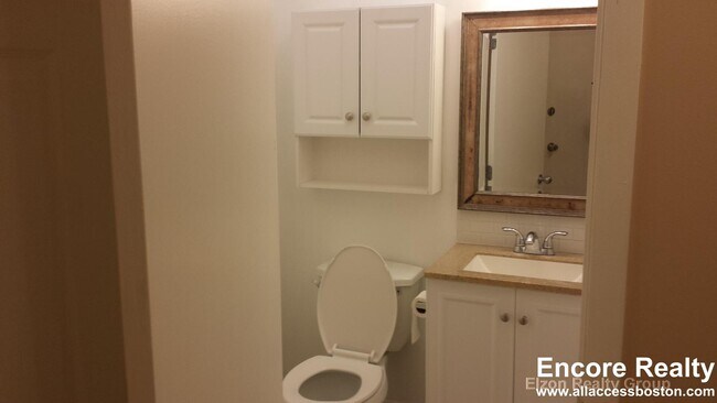 Building Photo - 276 Chestnut Hill Ave