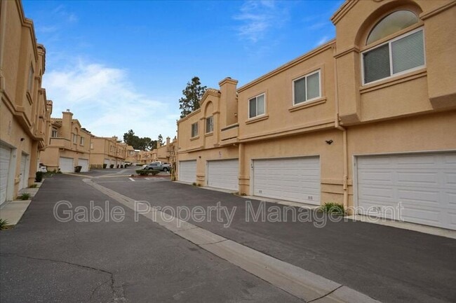 Building Photo - 18716 Vista Del Canon