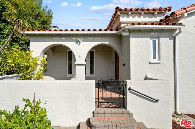 Building Photo - 2148 Prosser Ave