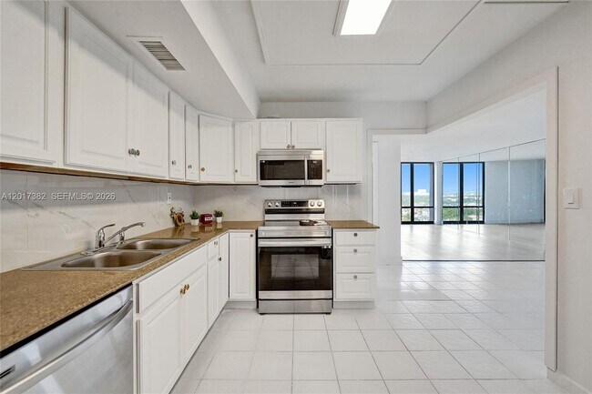 Building Photo - 1600 S Ocean Dr