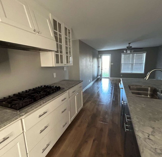 Building Photo - 10431 Bell Station Rd