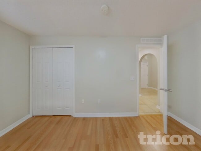 Building Photo - 916 Jayhil Dr