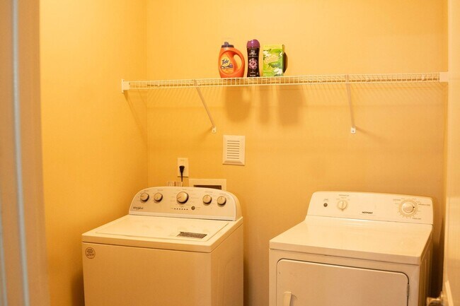 Building Photo - 3499 Henley St